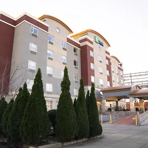 Express Maspeth By Ihg Hotel New York