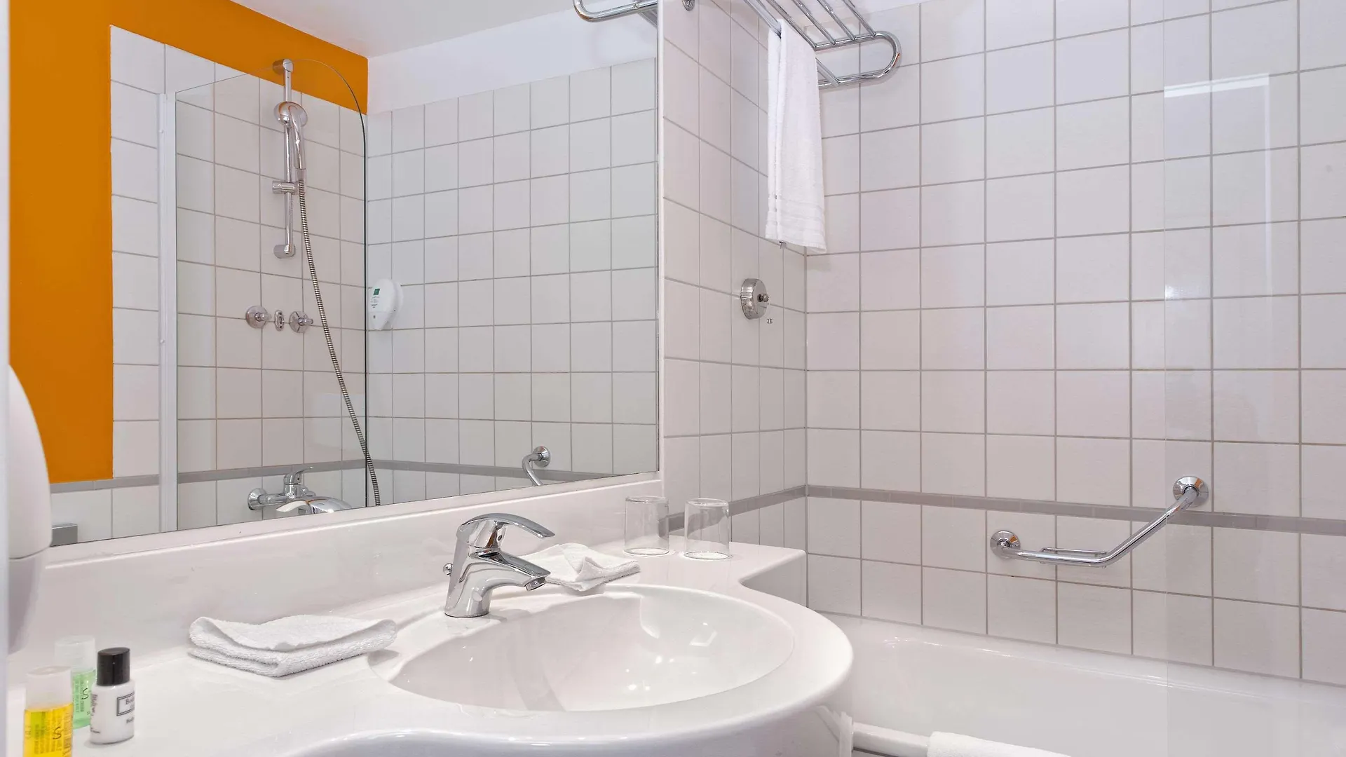 Wyndham Garden Duesseldorf City Centre Koenigsallee 4*, Dusseldorf